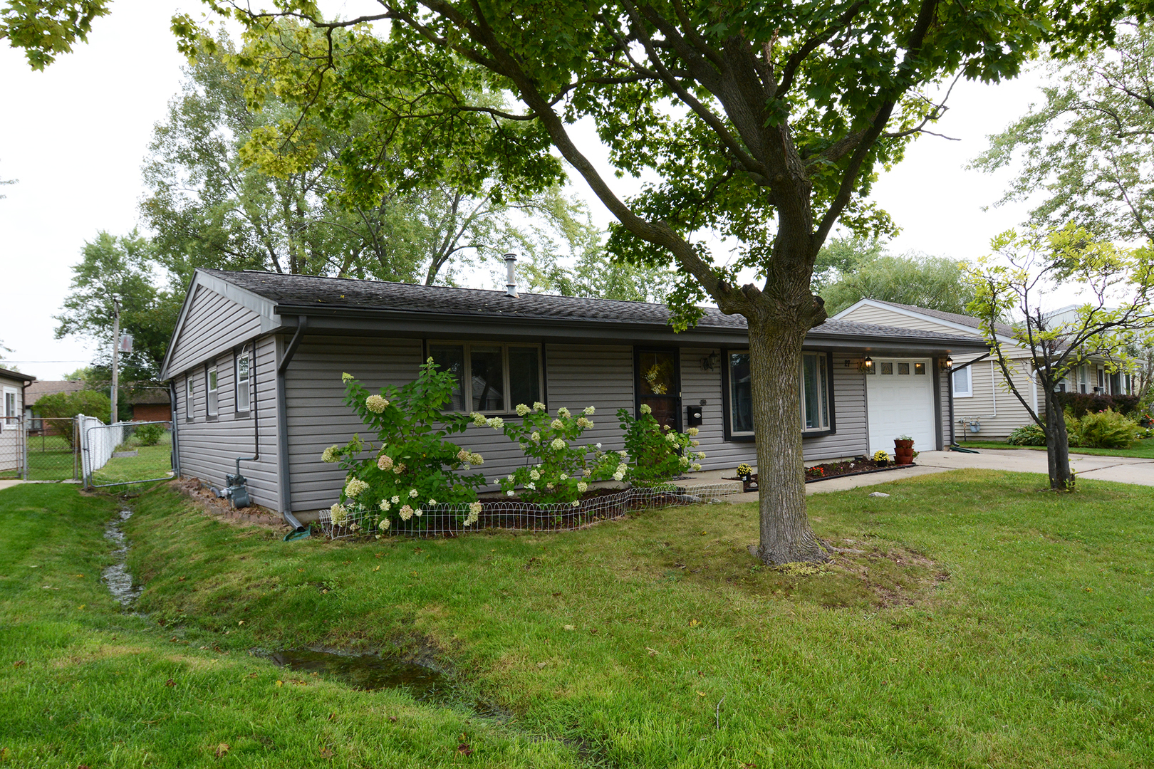27 Hawthorne Lane