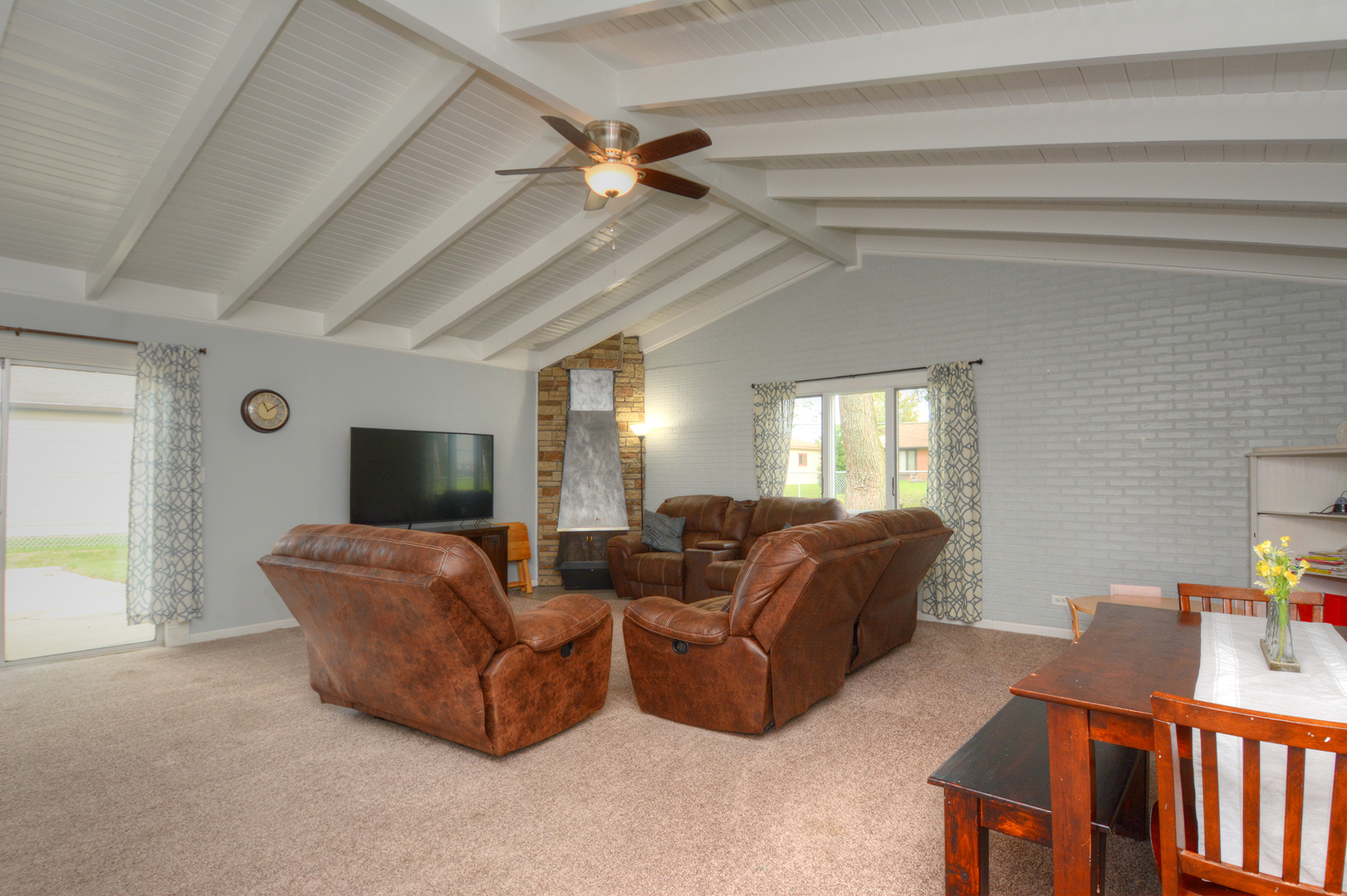 27 Hawthorne Lane