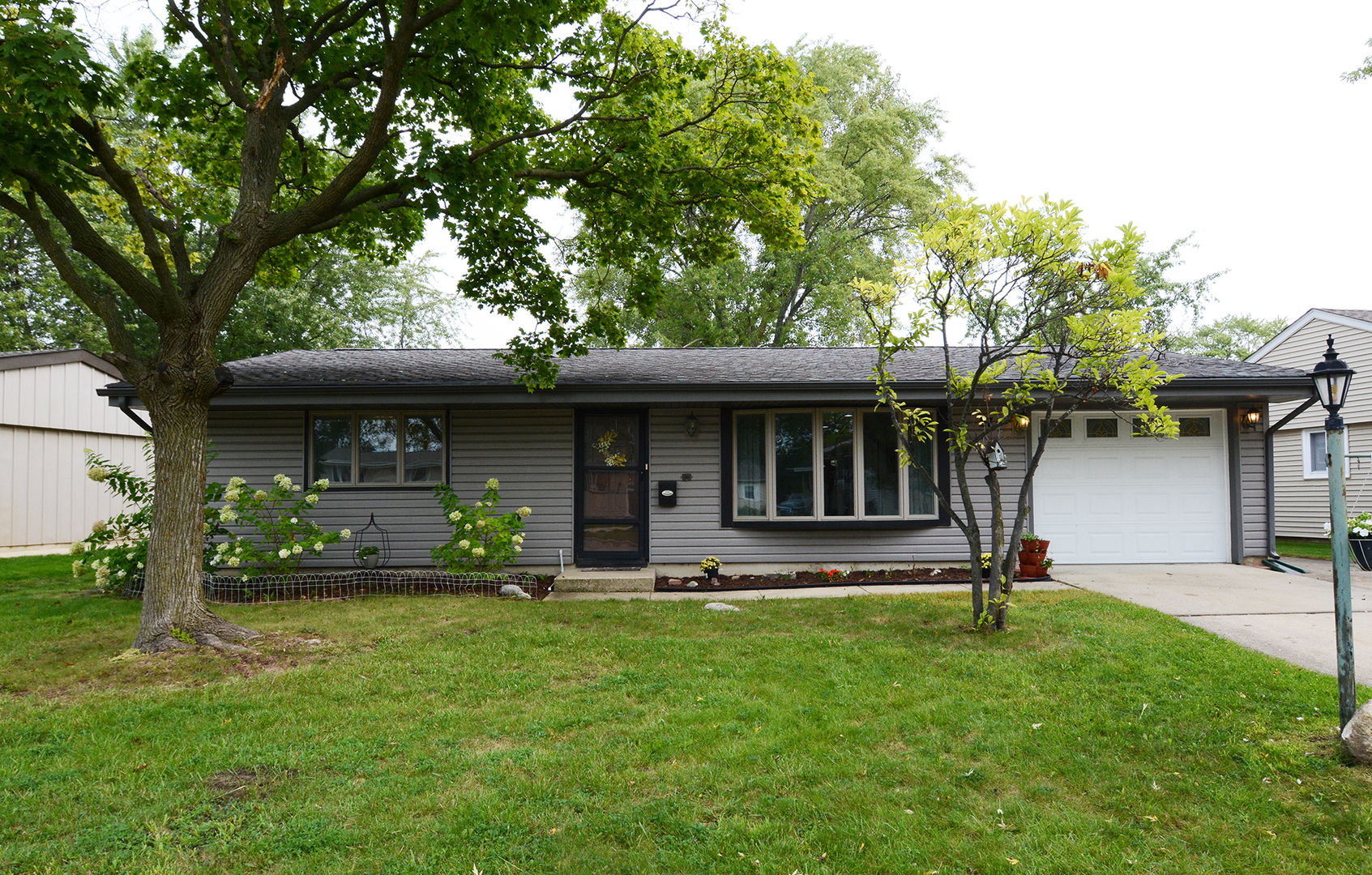 27 Hawthorne Lane