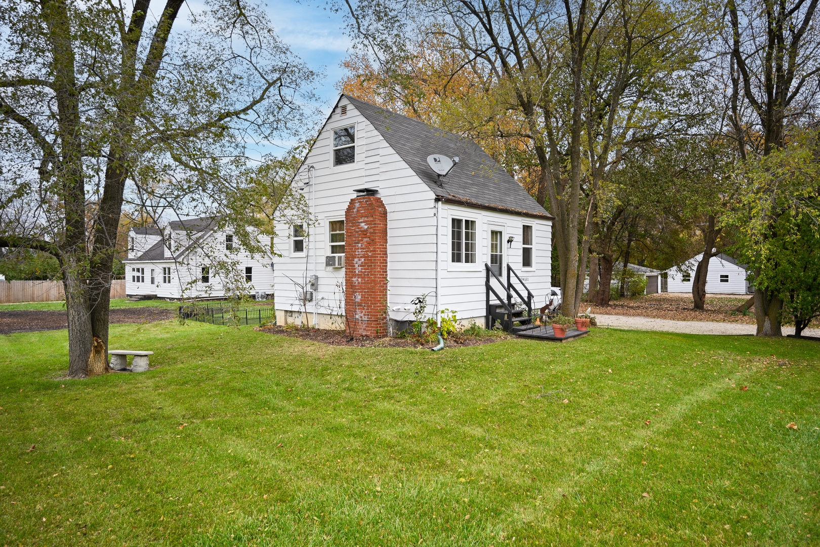 29W680 Prairie Avenue