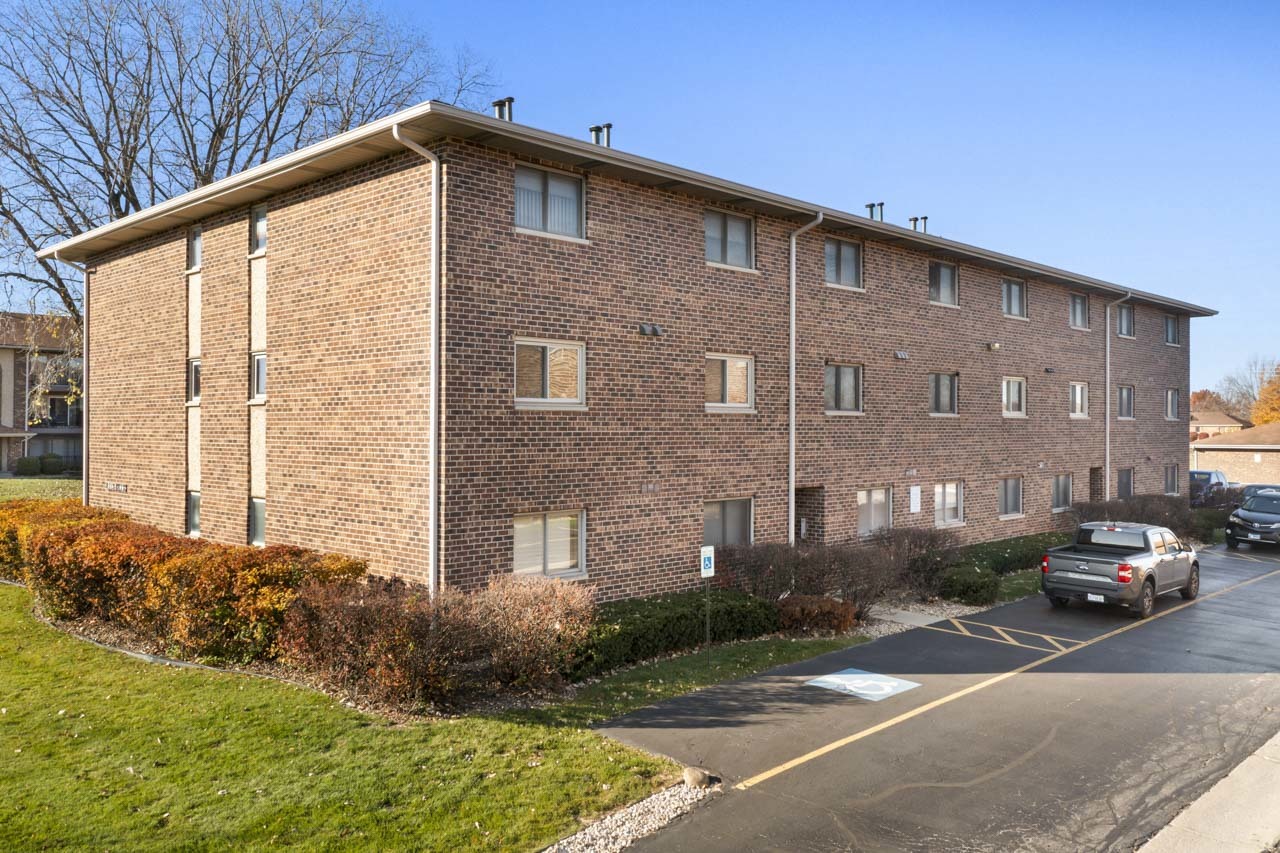 8842 W 140th Street Unit: 3B
