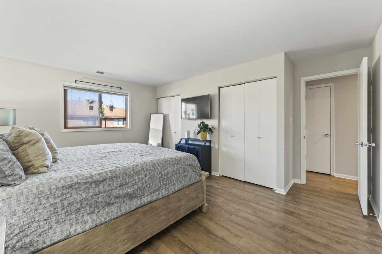8842 W 140th Street Unit: 3B