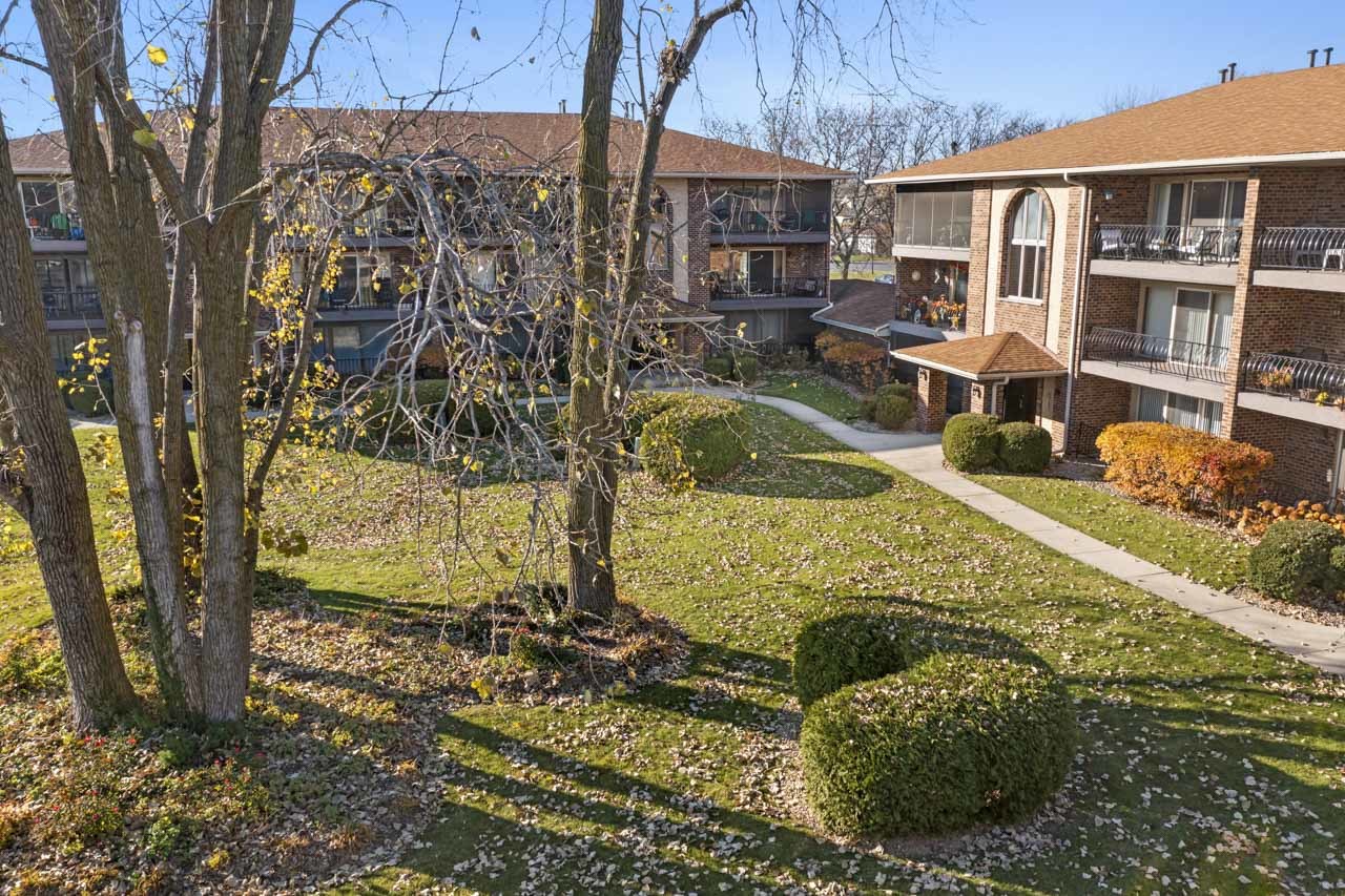 8842 W 140th Street Unit: 3B