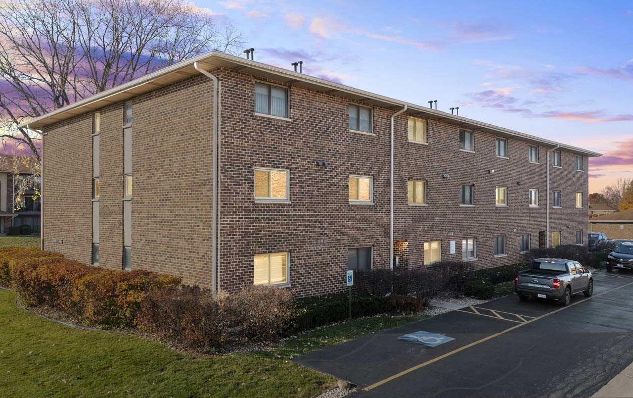 8842 W 140th Street Unit: 3B