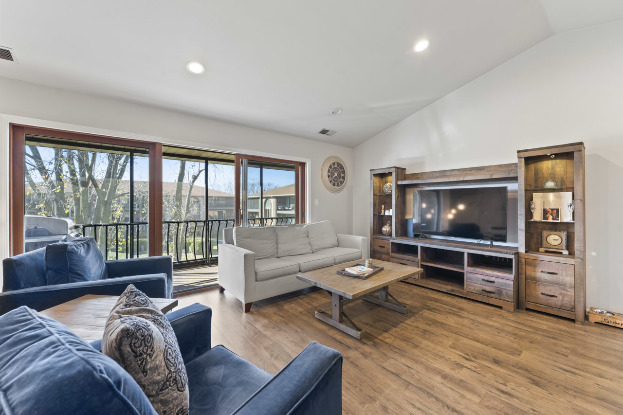 8842 W 140th Street Unit: 3B