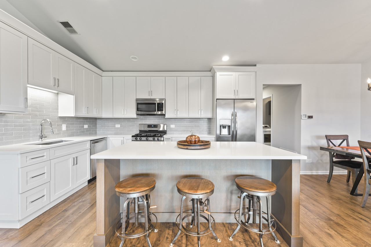 8842 W 140th Street Unit: 3B