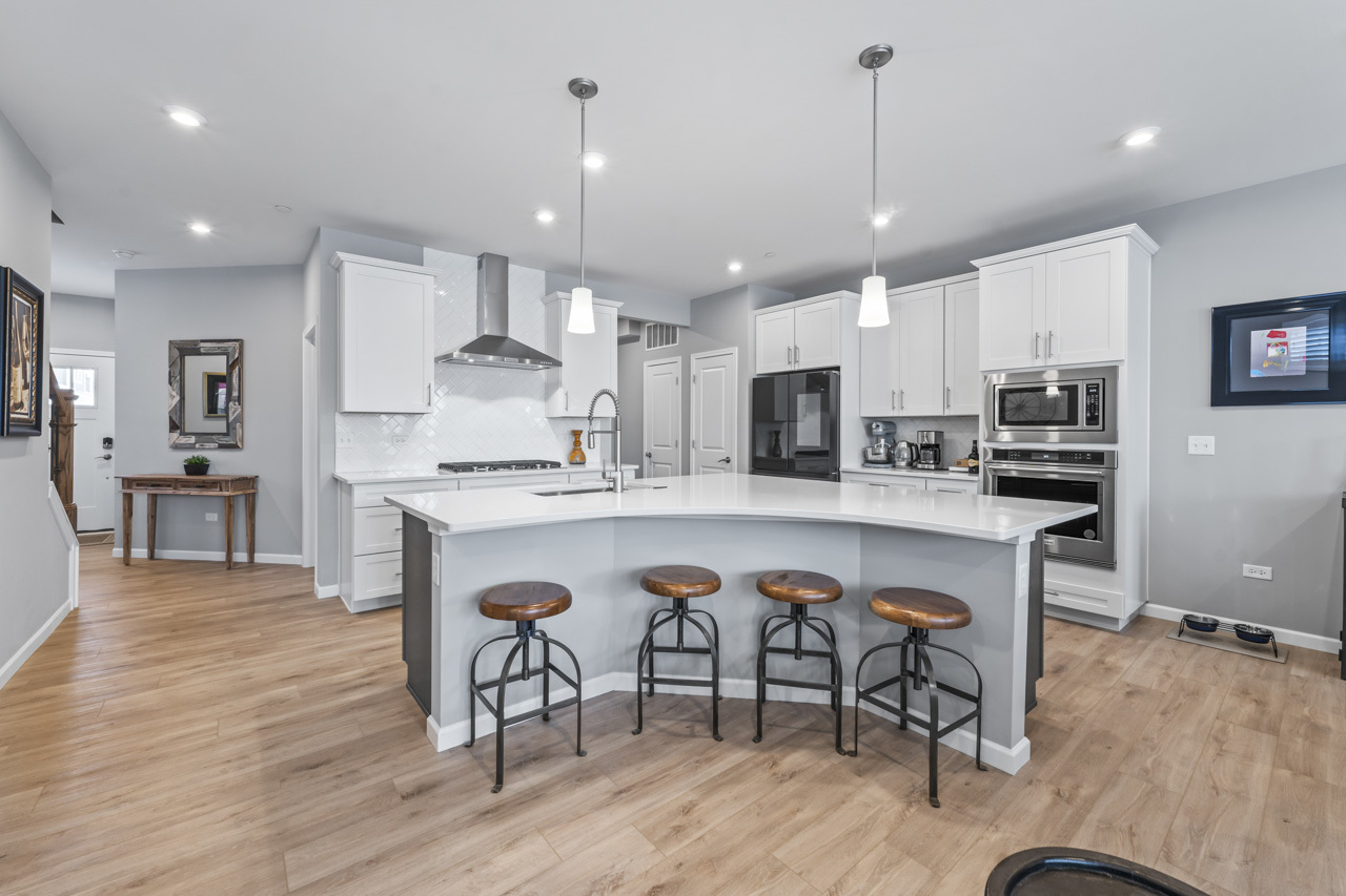 2136 Weatherbee Lane