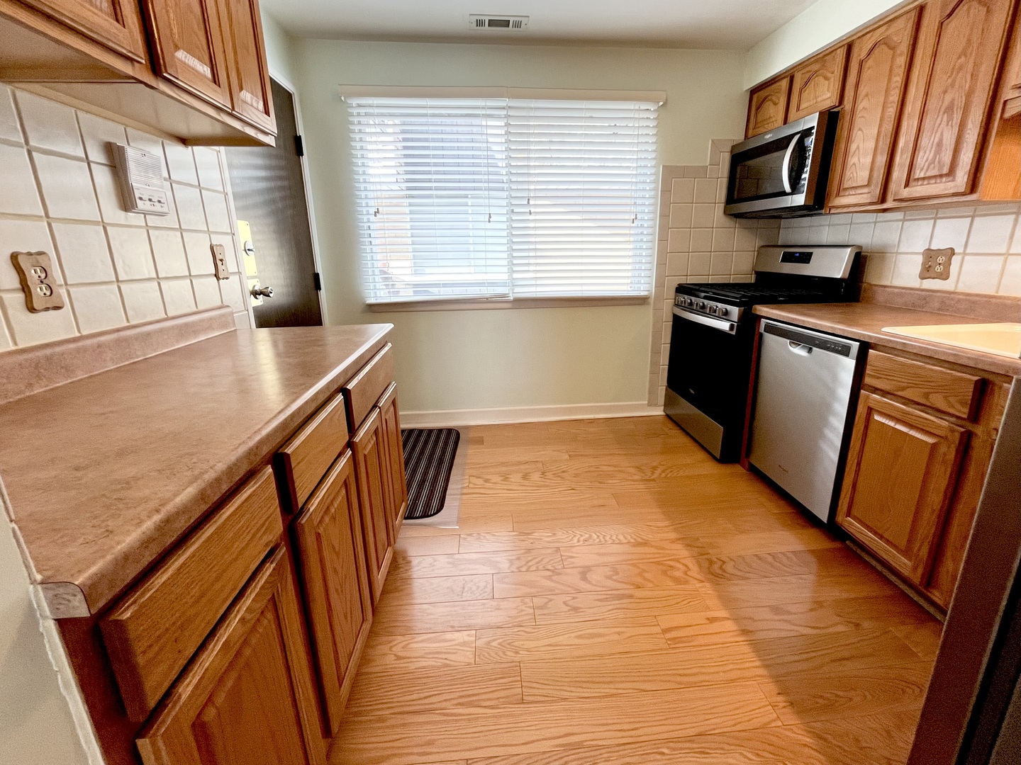 8521 W Rascher Avenue Unit: 2N