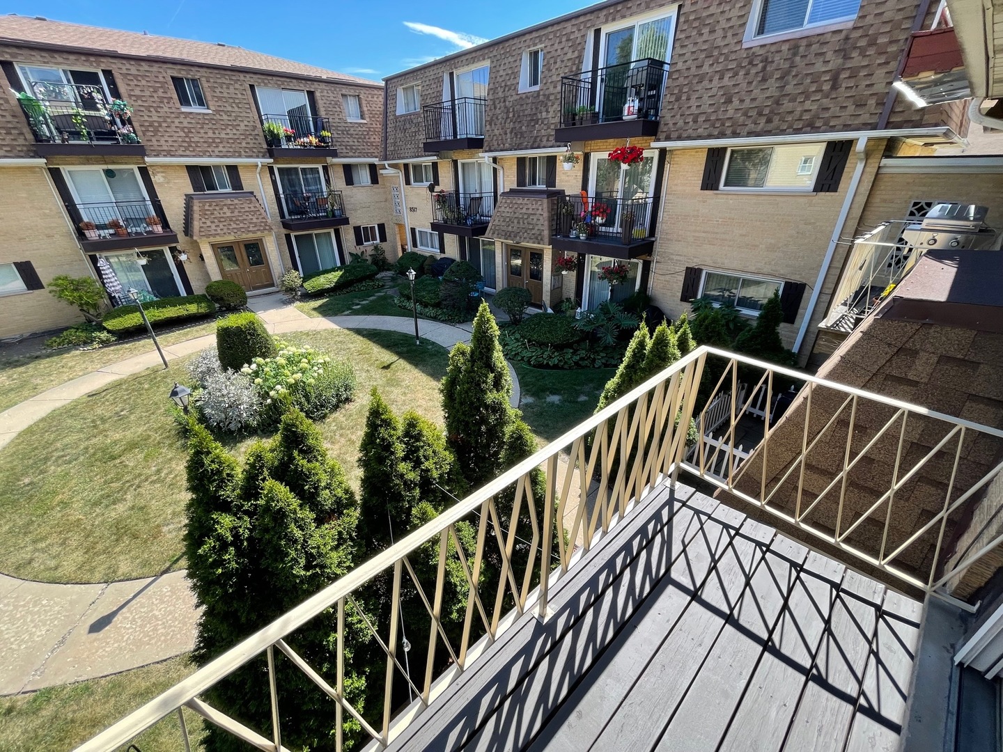 8521 W Rascher Avenue Unit: 2N