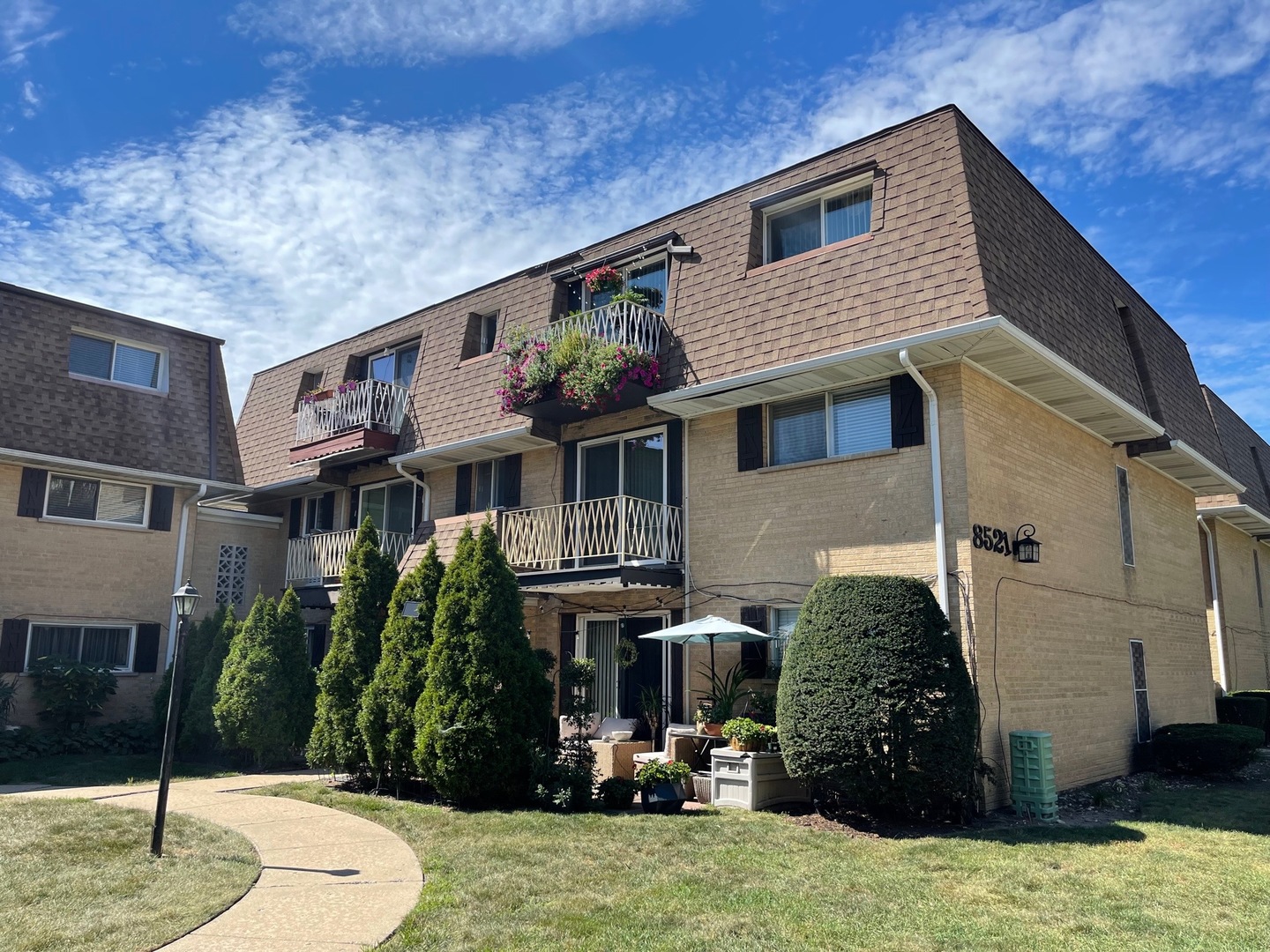 8521 W Rascher Avenue Unit: 2N
