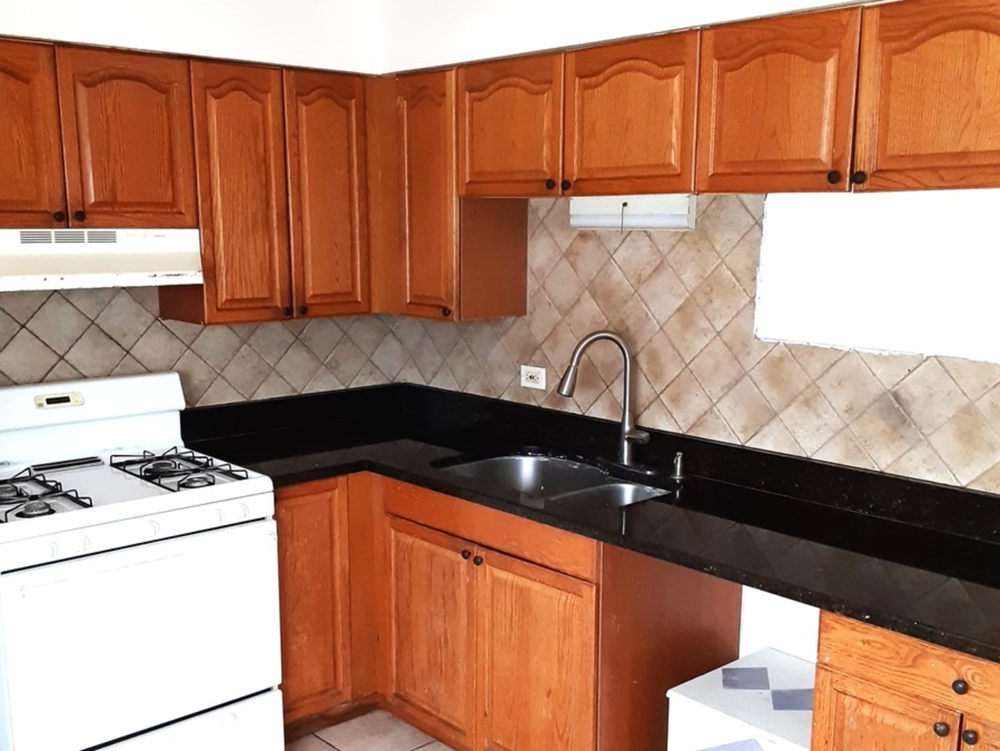 693 E FULLERTON Avenue Unit: 201