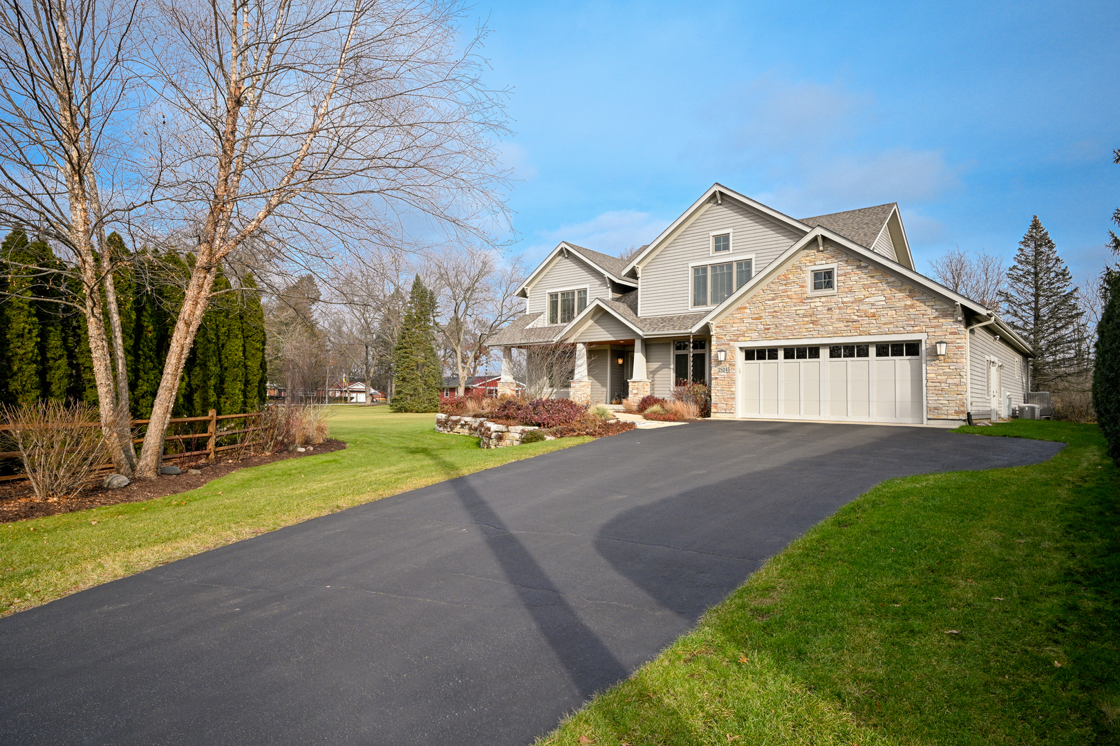 2S245 Riverside Parkway