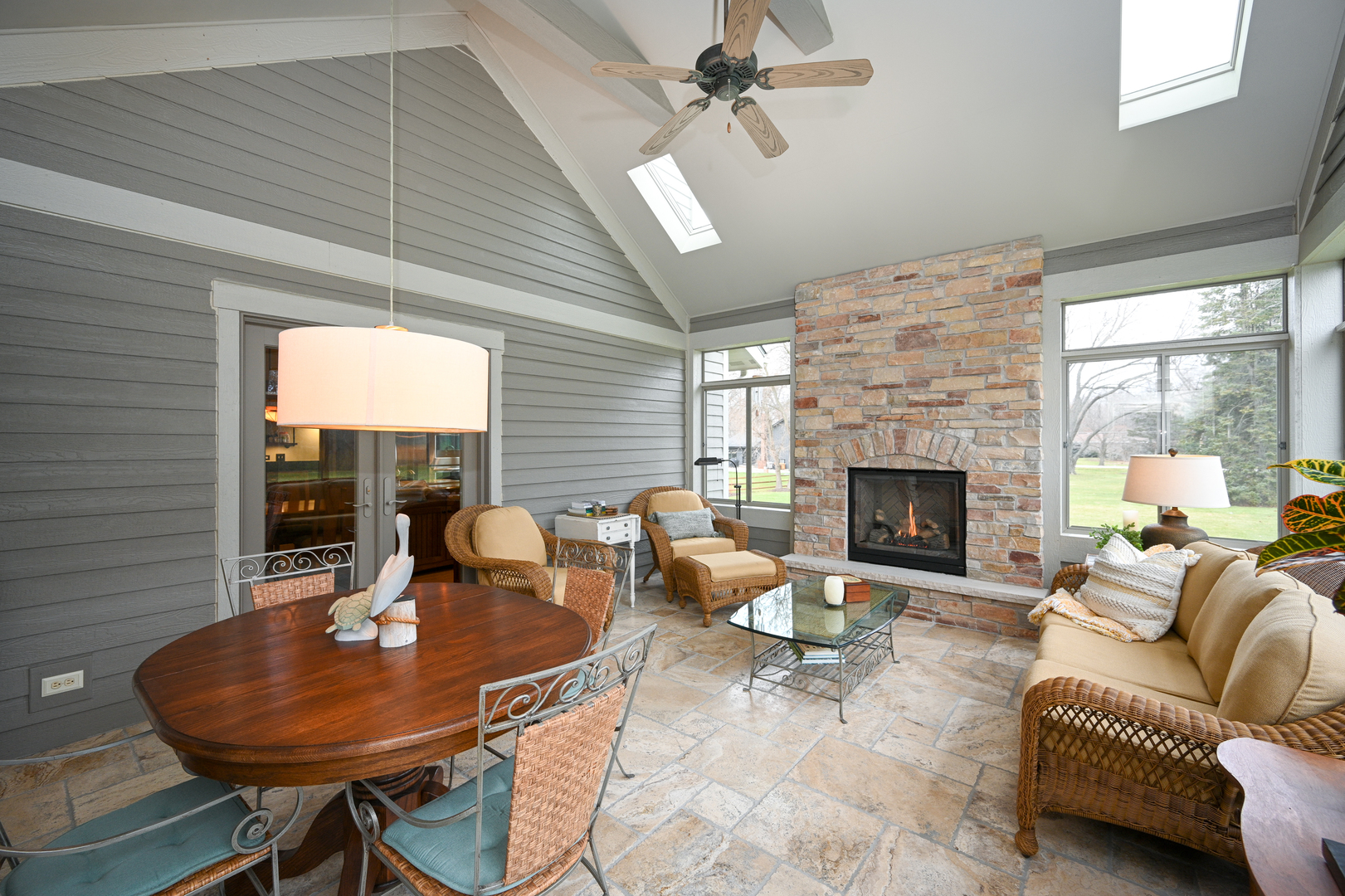 2S245 Riverside Parkway