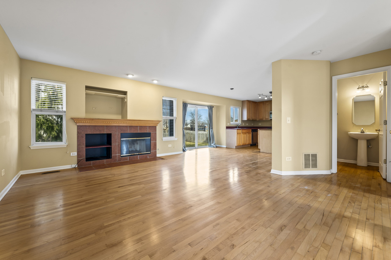 6983 Paradise Circle