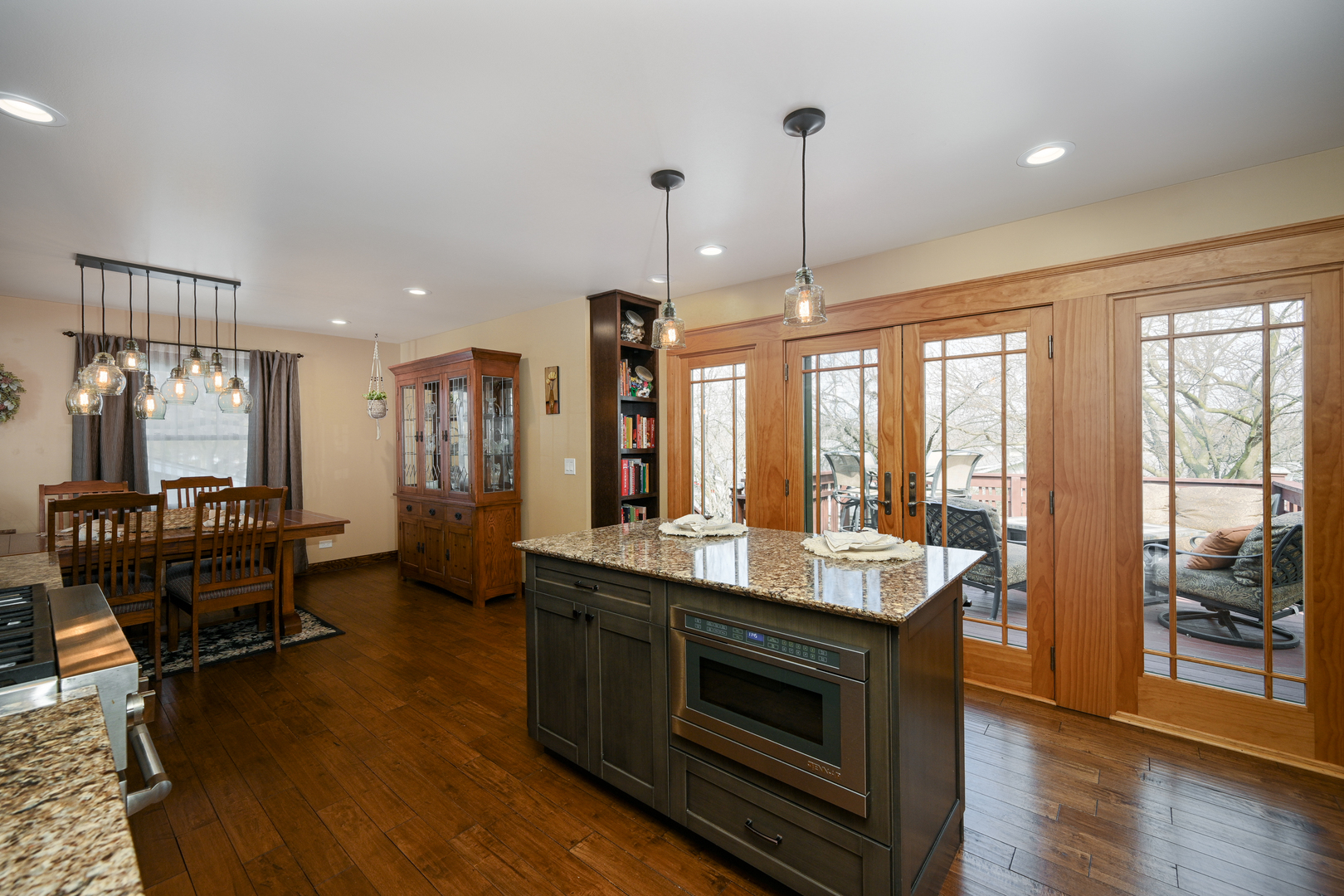 23W210 Foxcroft Drive