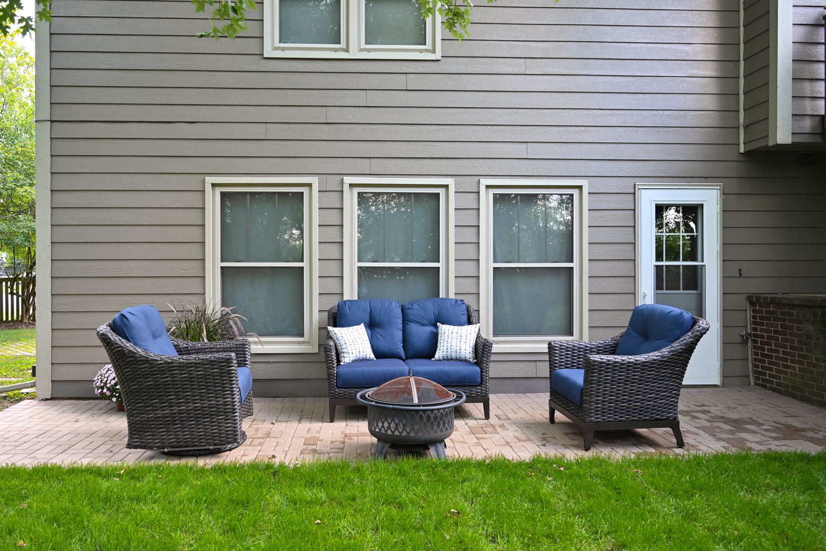23W210 Foxcroft Drive