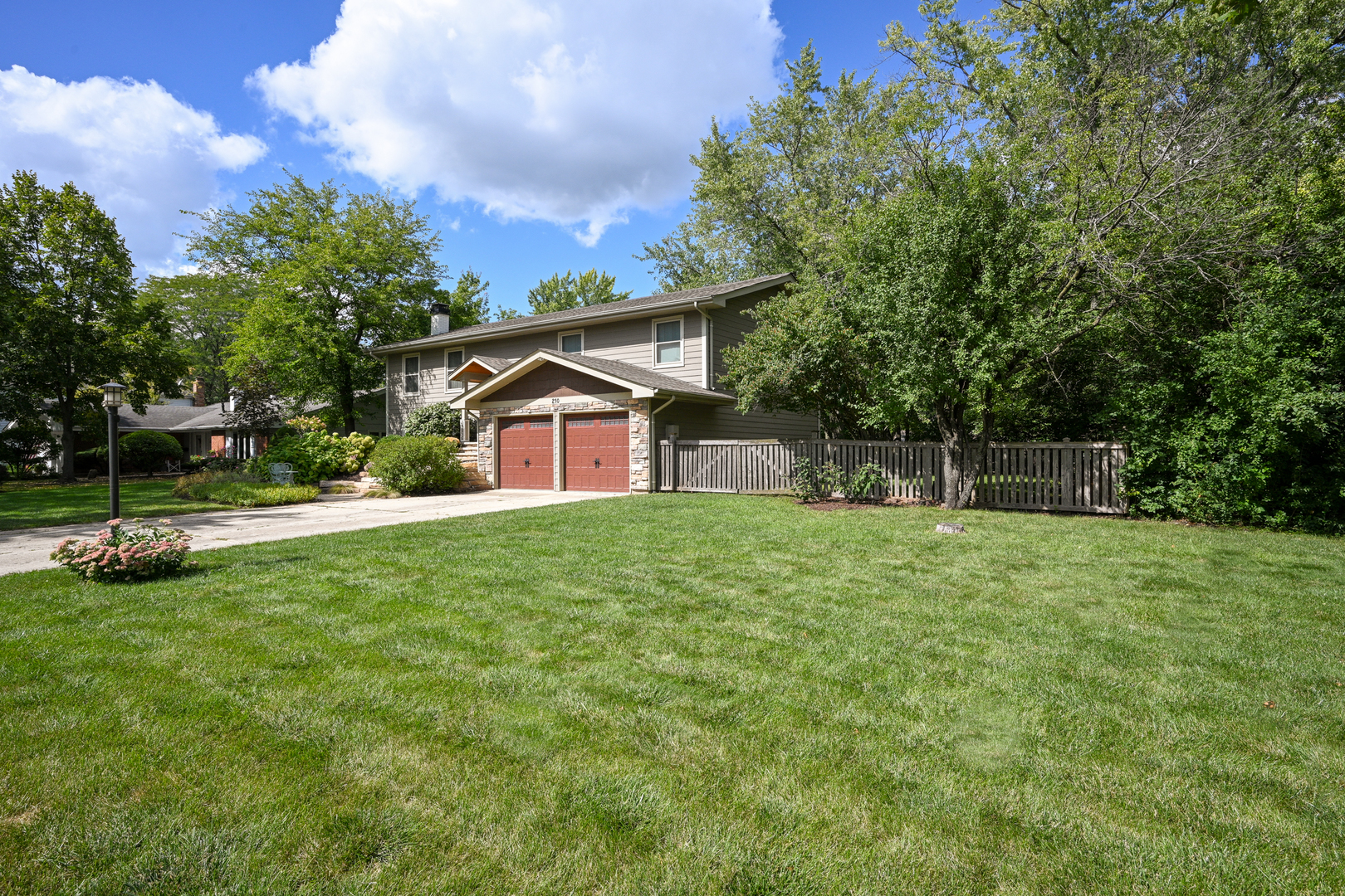 23W210 Foxcroft Drive