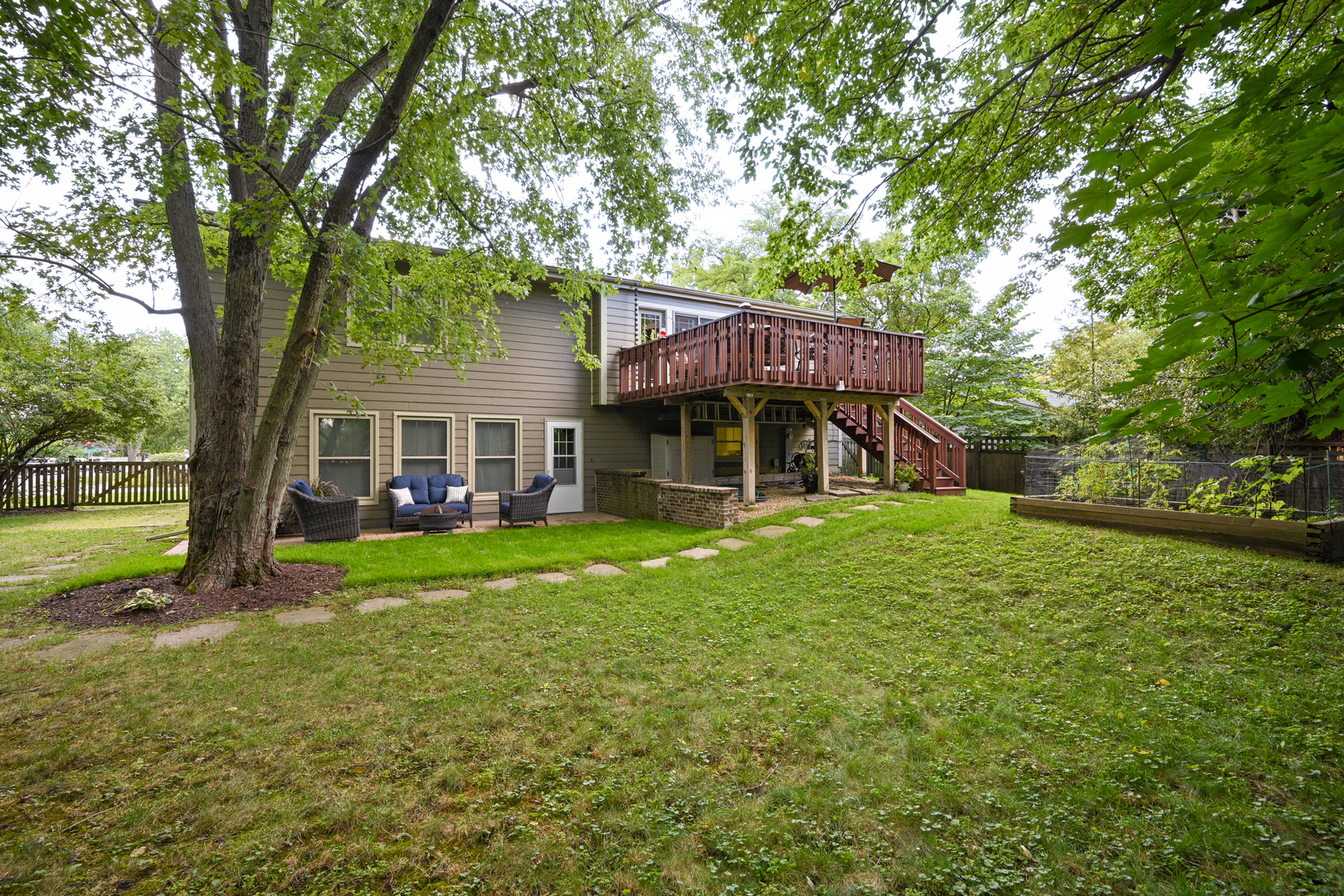 23W210 Foxcroft Drive