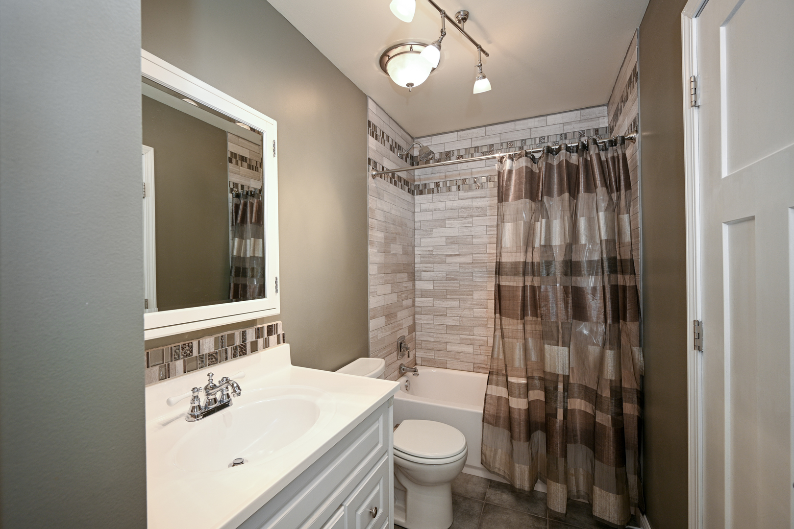 23W210 Foxcroft Drive