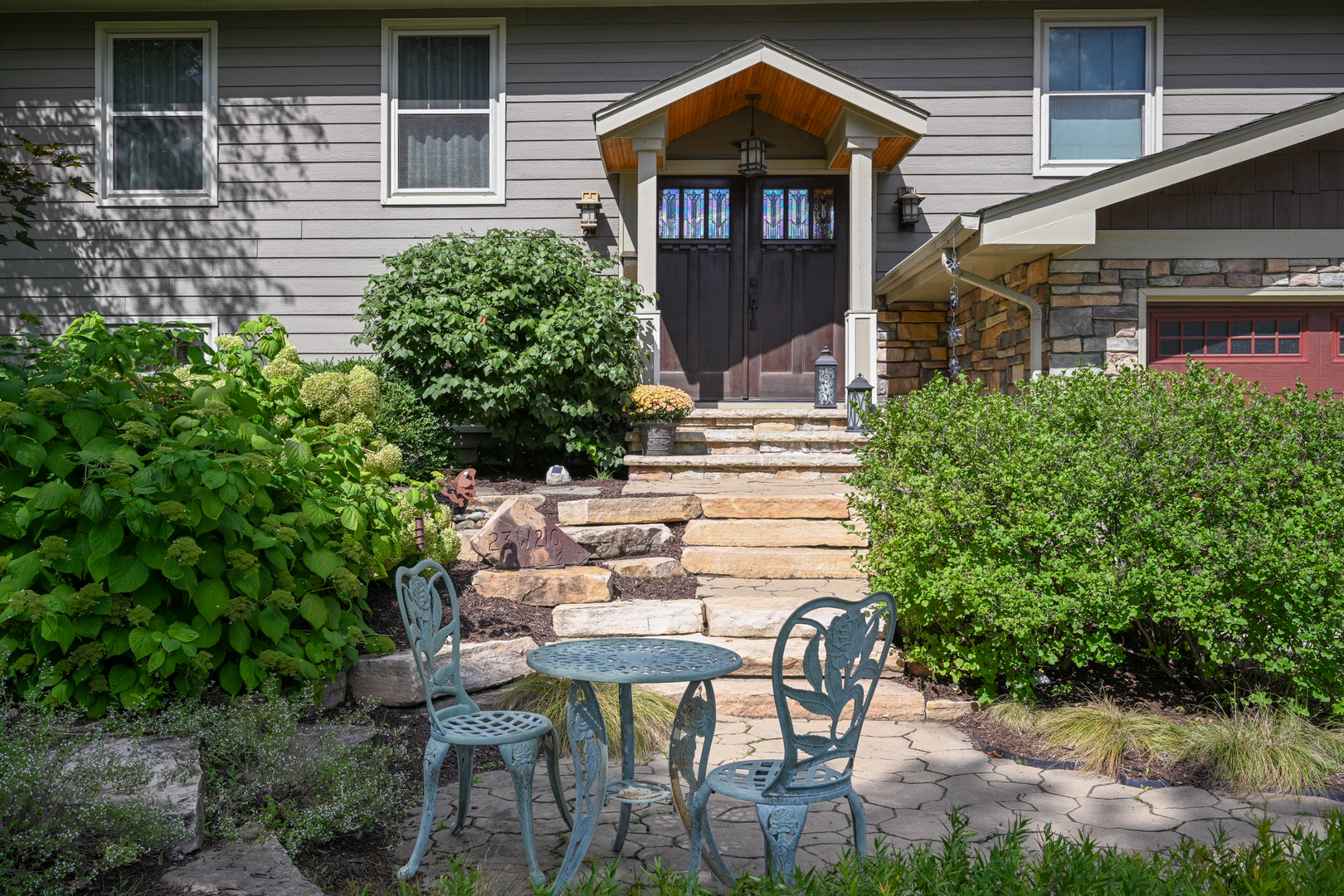 23W210 Foxcroft Drive