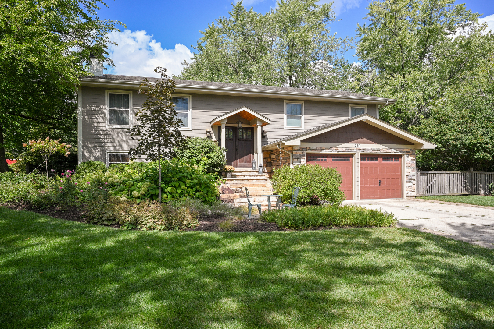 23W210 Foxcroft Drive