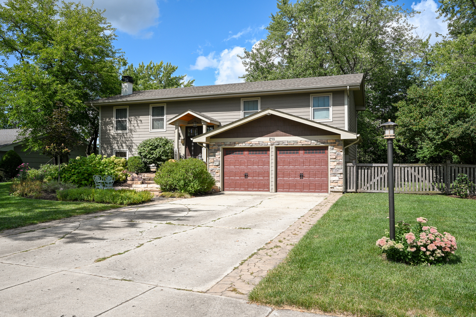 23W210 Foxcroft Drive