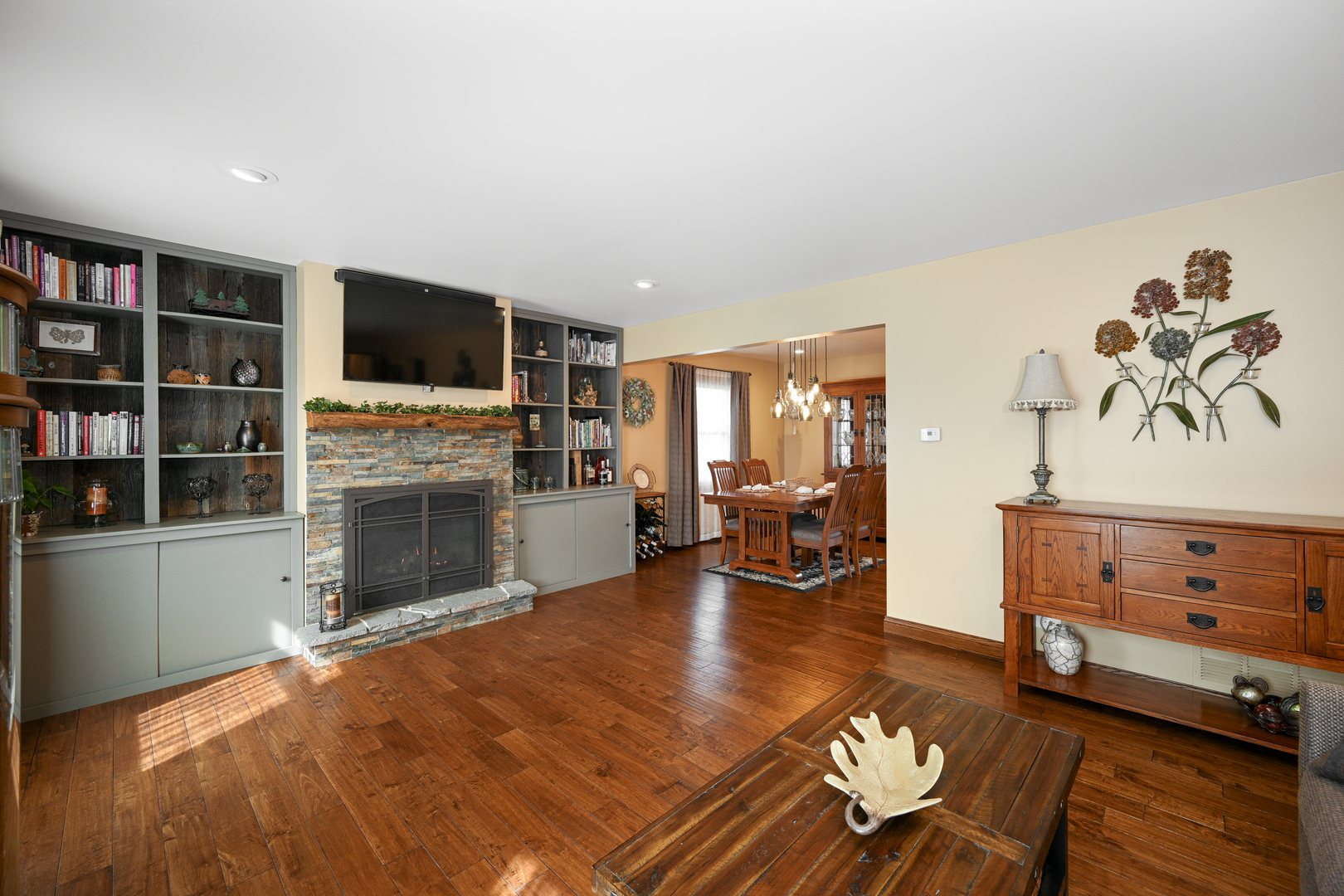 23W210 Foxcroft Drive