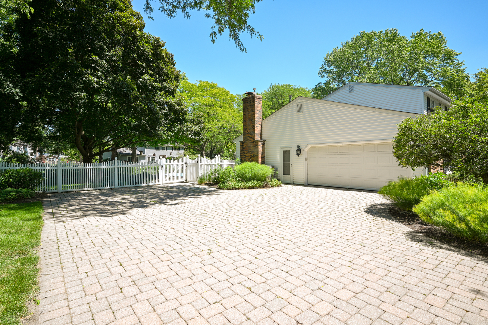 26W250 Embden Lane