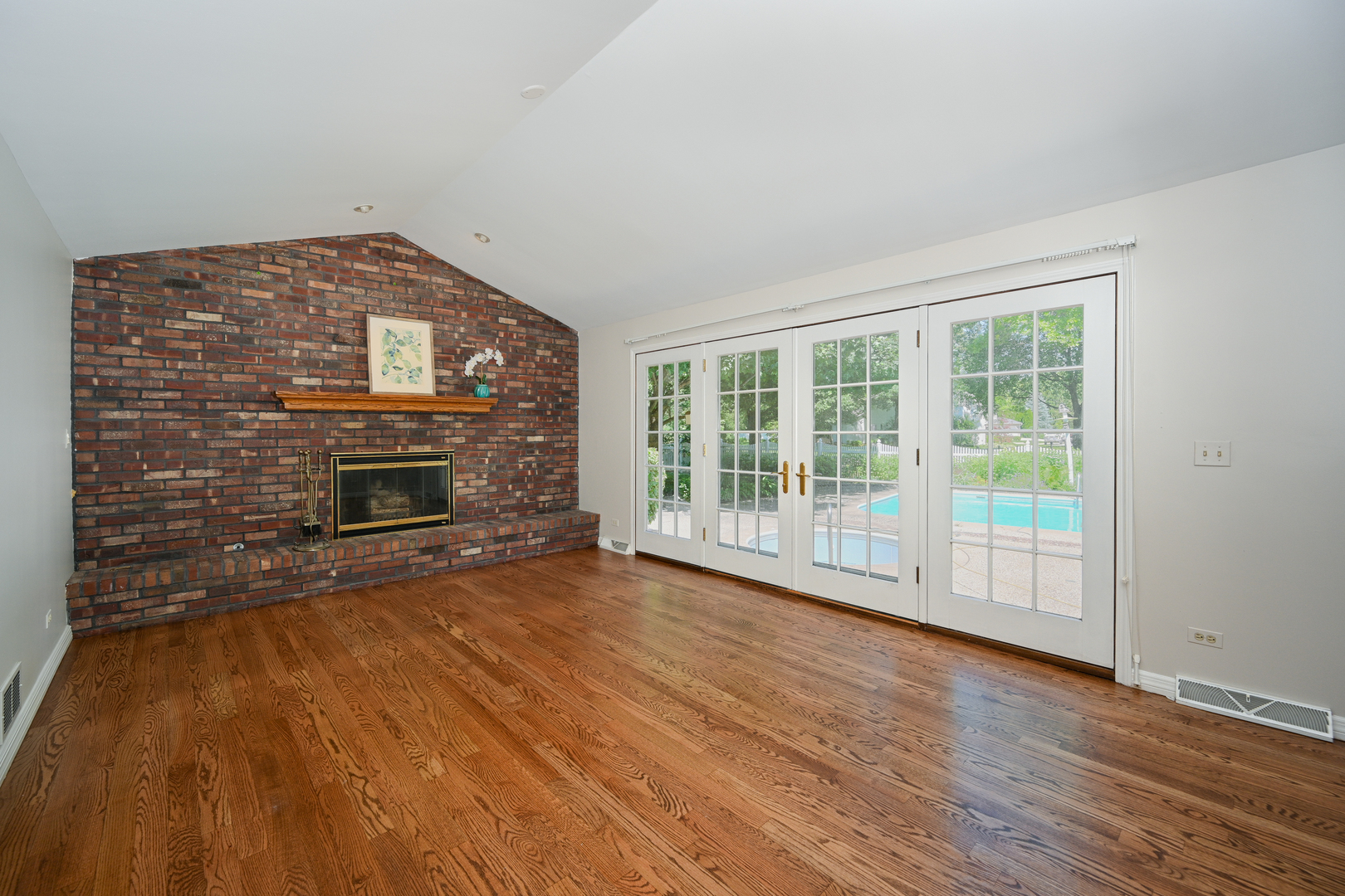 26W250 Embden Lane