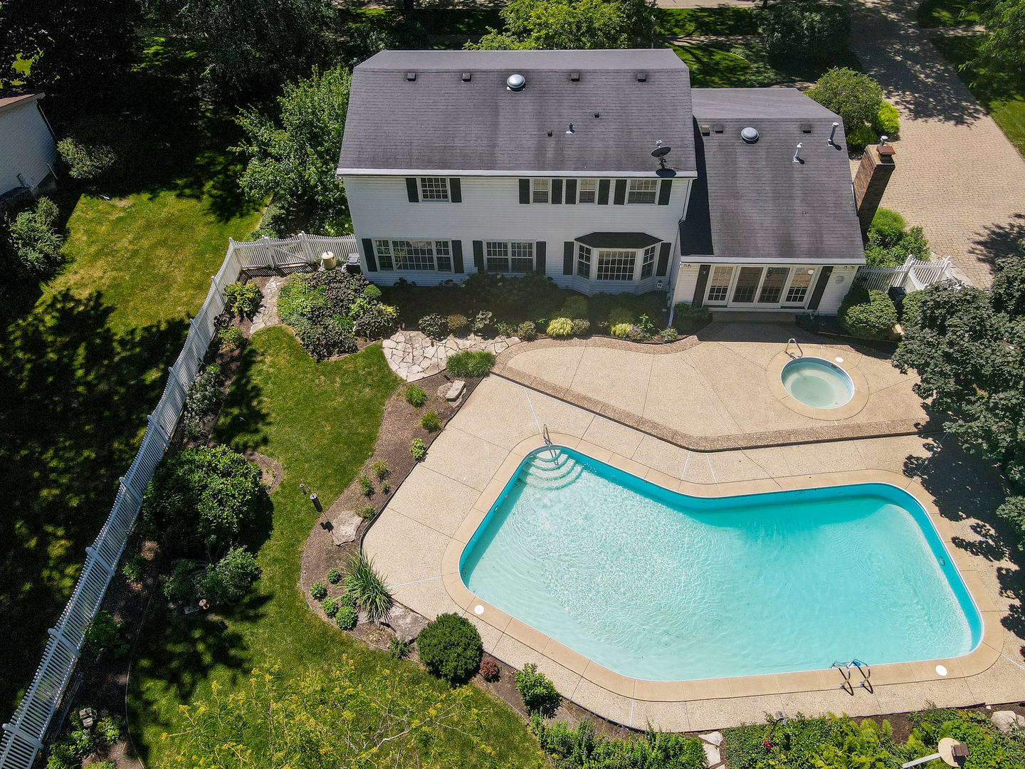 26W250 Embden Lane