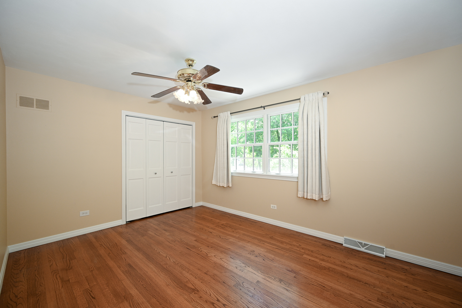 26W250 Embden Lane
