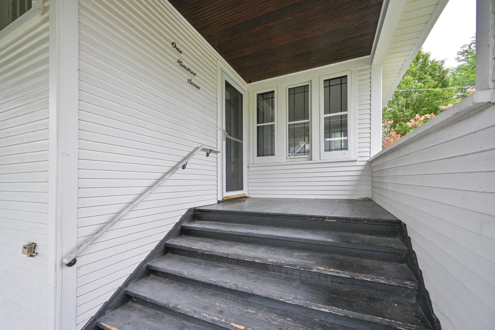 107 E Jefferson Avenue