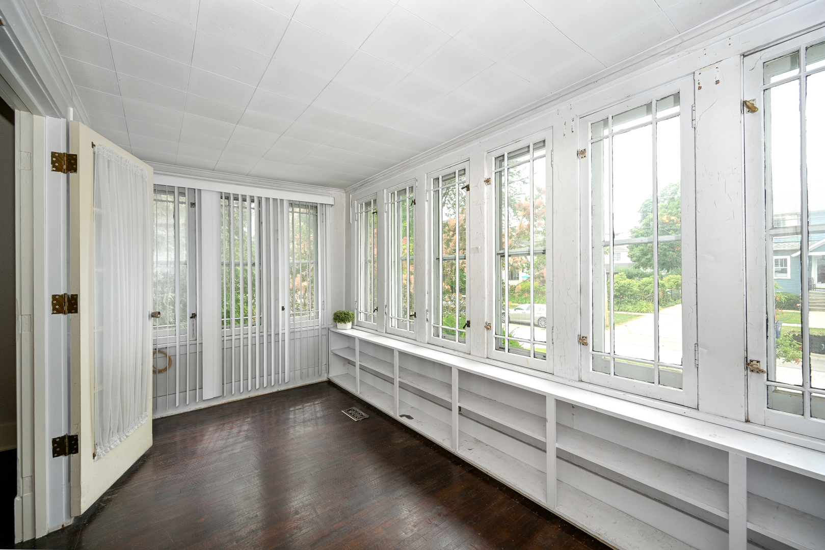 107 E Jefferson Avenue