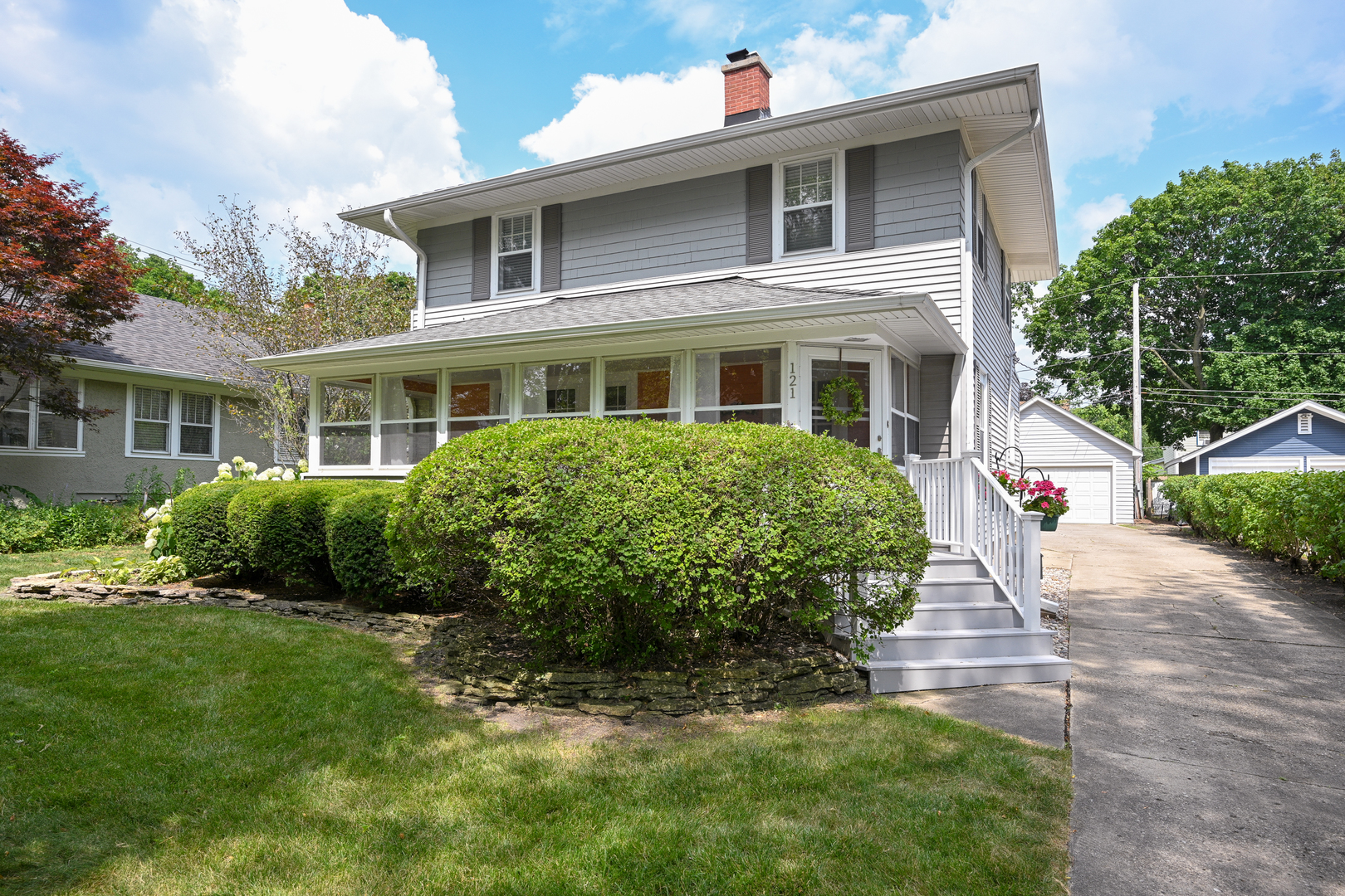121 N Lincoln Avenue