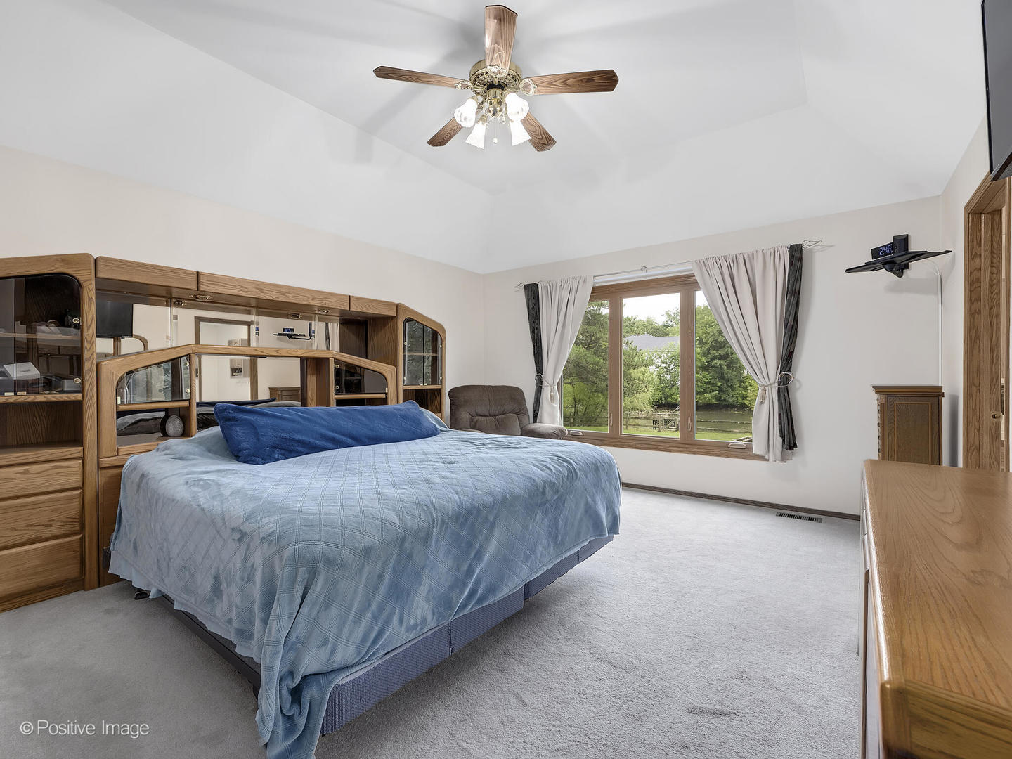 967 Lakeside Drive