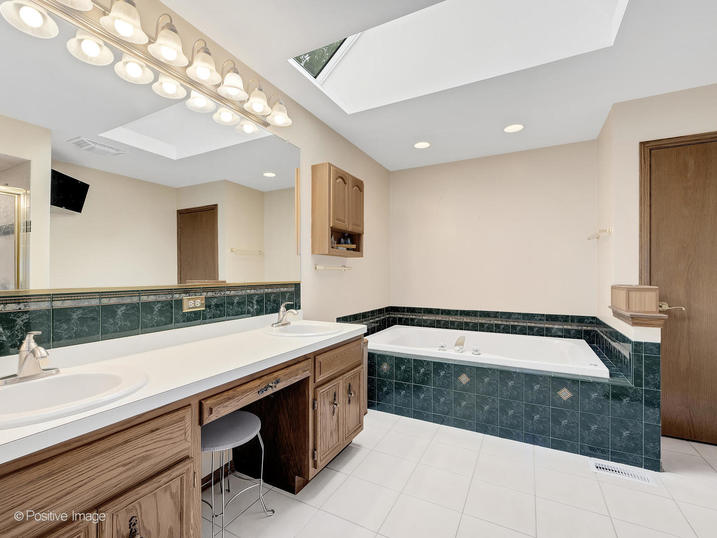 967 Lakeside Drive
