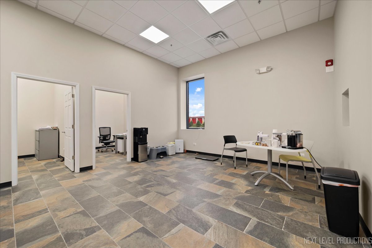 802 E Devon Avenue Unit: 810