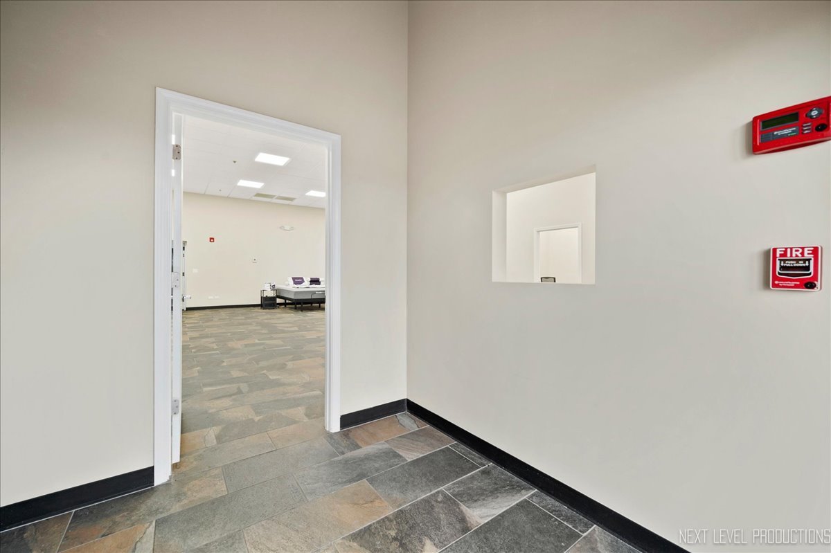 802 E Devon Avenue Unit: 810