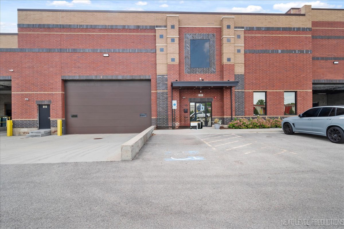 802 E Devon Avenue Unit: 810