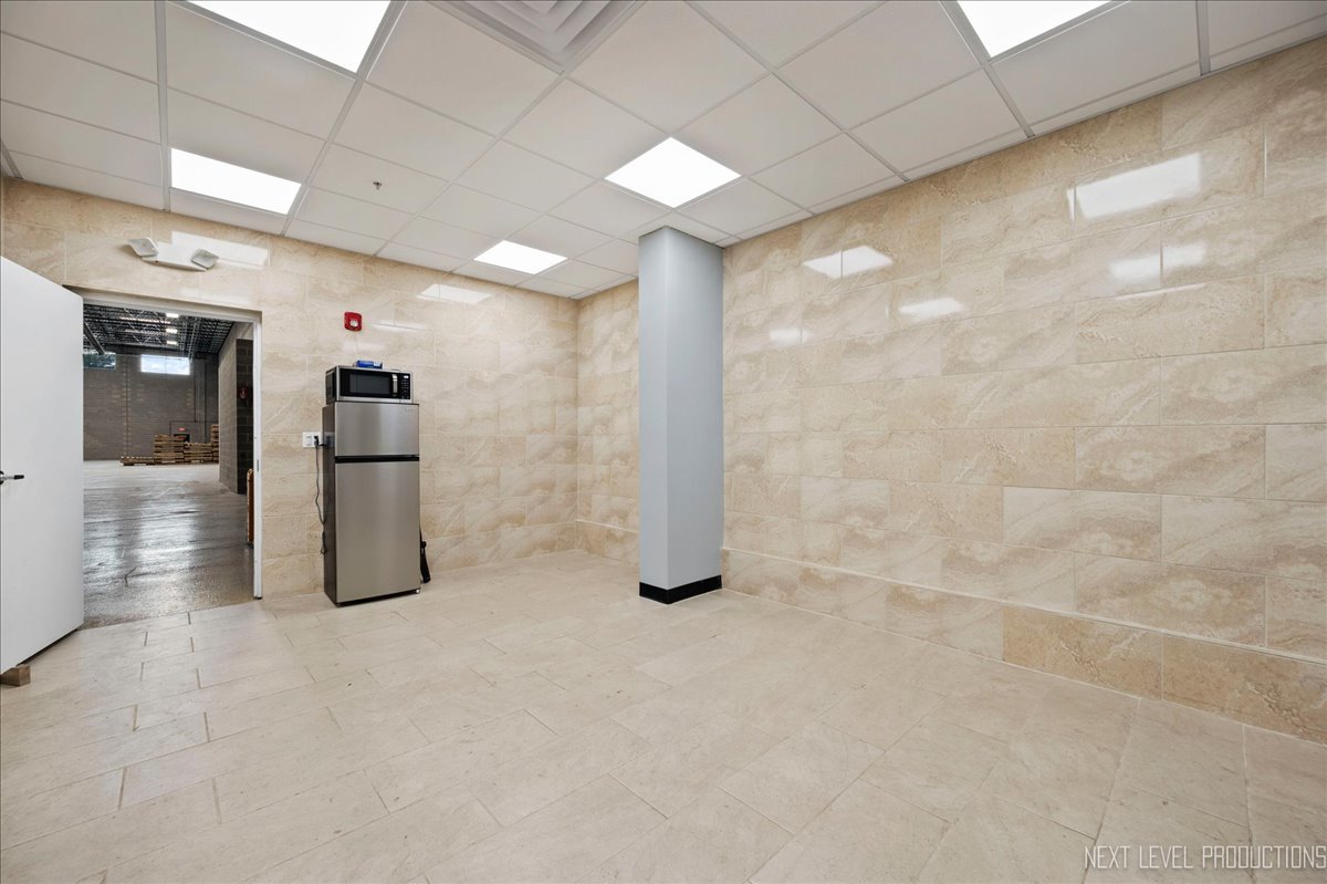 802 E Devon Avenue Unit: 810