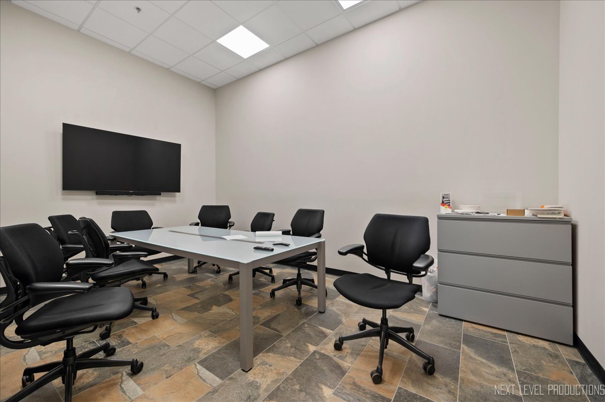 802 E Devon Avenue Unit: 810