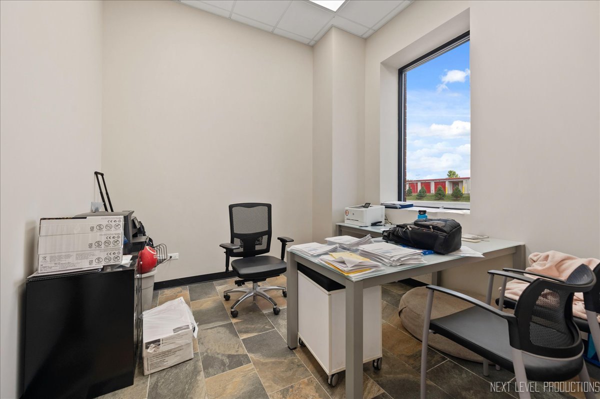 802 E Devon Avenue Unit: 810