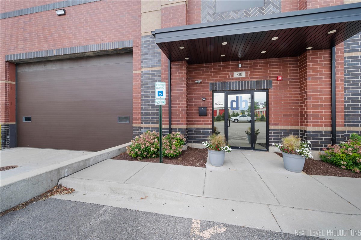 802 E Devon Avenue Unit: 810