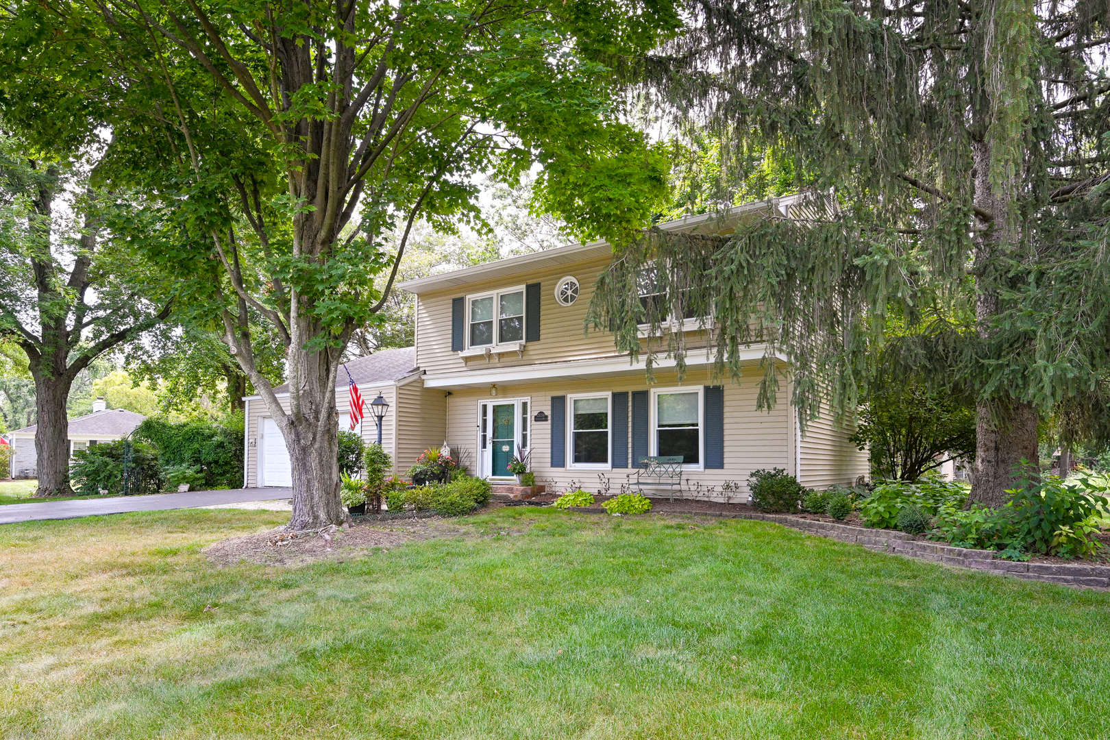 2S330 Arrowhead Drive