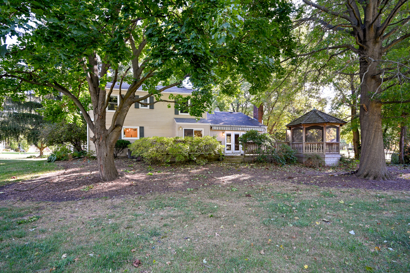 2S330 Arrowhead Drive