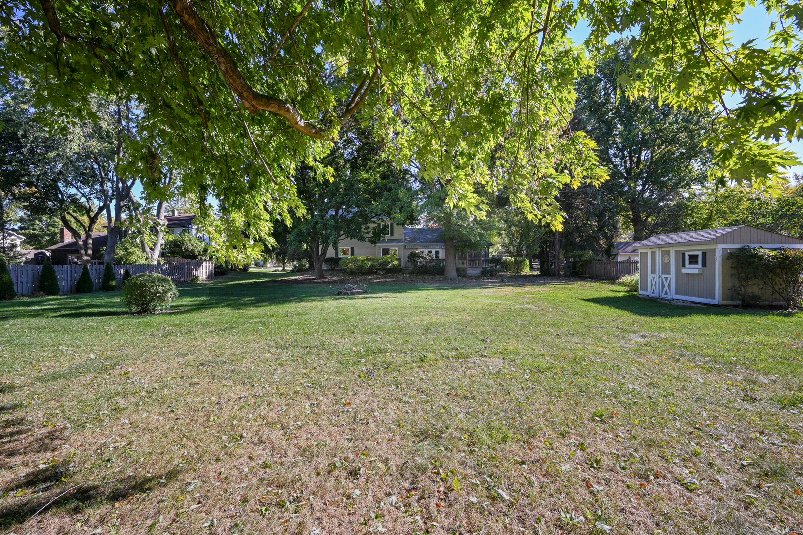 2S330 Arrowhead Drive