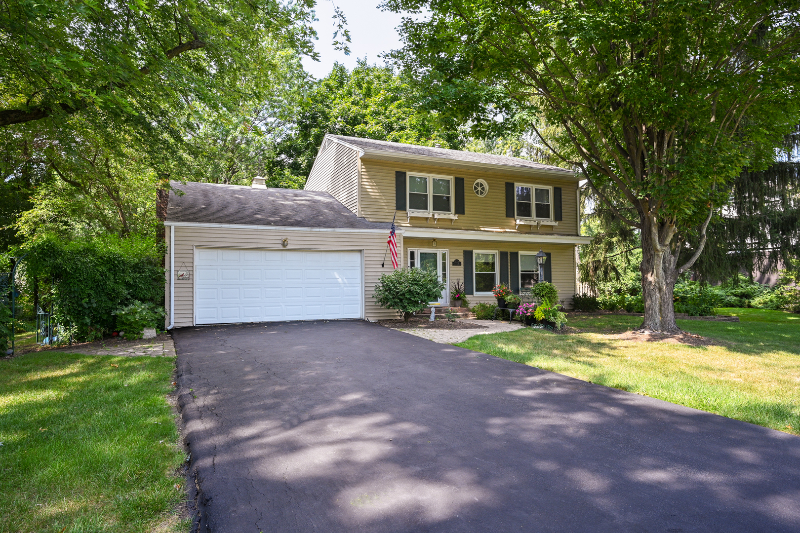 2S330 Arrowhead Drive