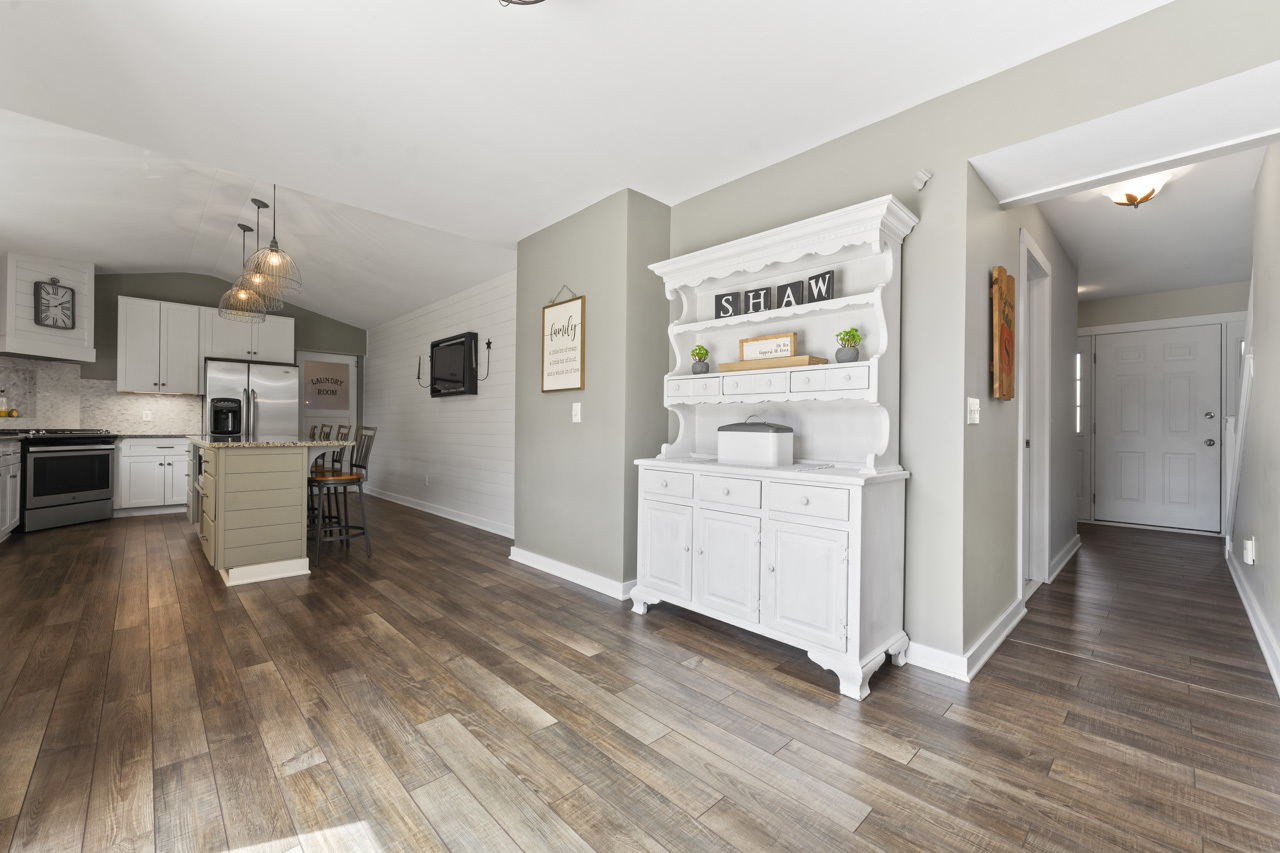 2512 Bainbridge Court
