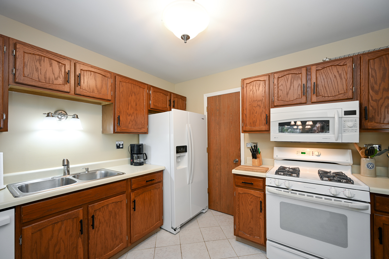 1585 Stonehill Court Unit: D