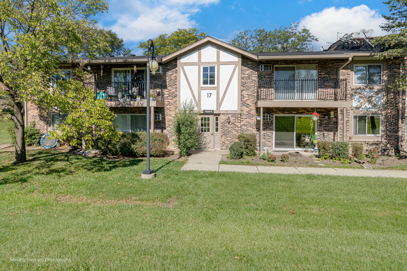 9S240 LAKE Drive Unit: 17B-206